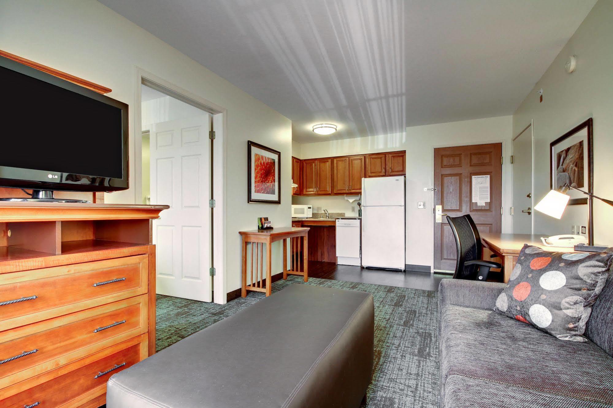 Staybridge Suites Madison - East, An Ihg Hotel Extérieur photo