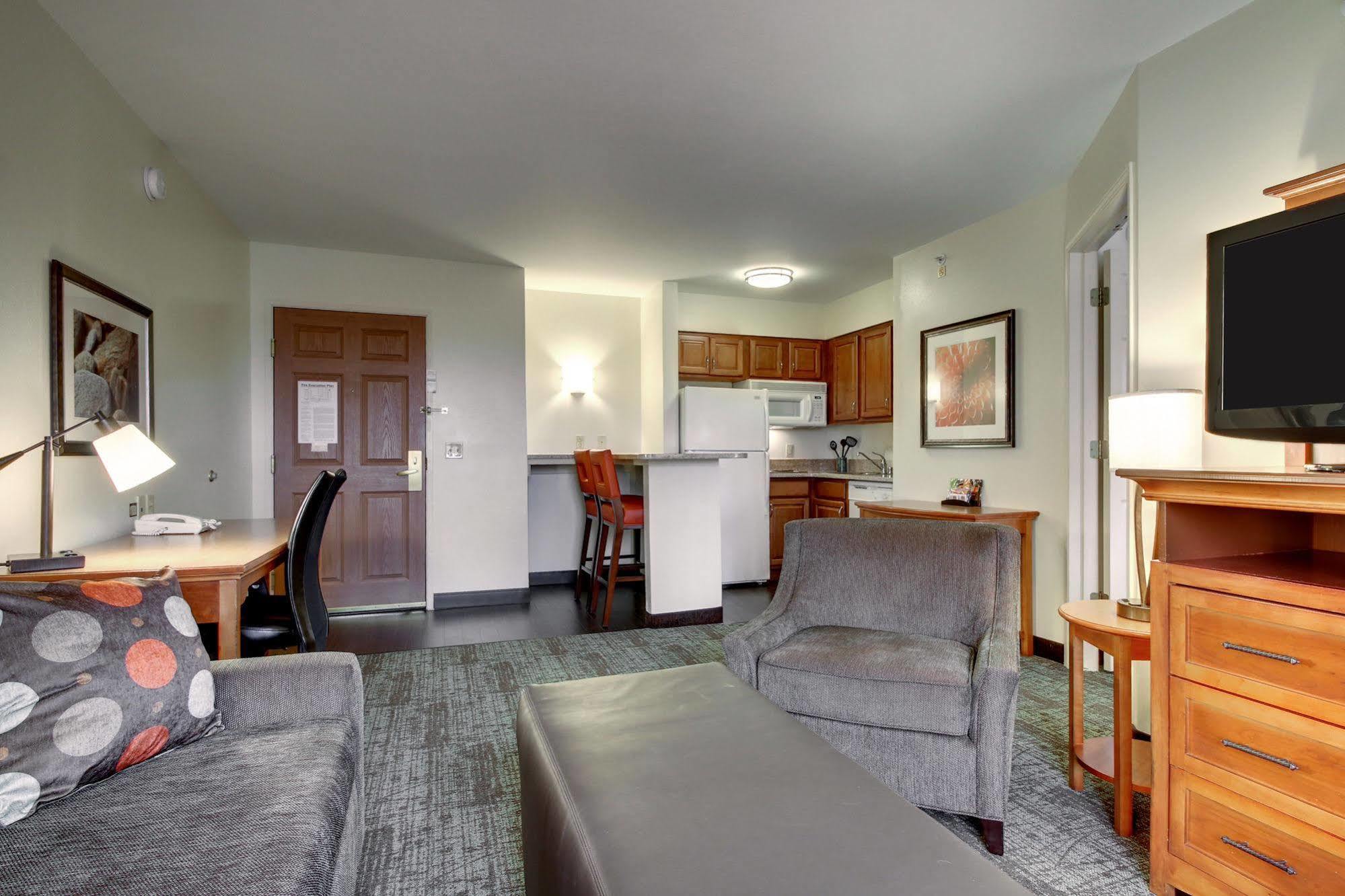 Staybridge Suites Madison - East, An Ihg Hotel Extérieur photo