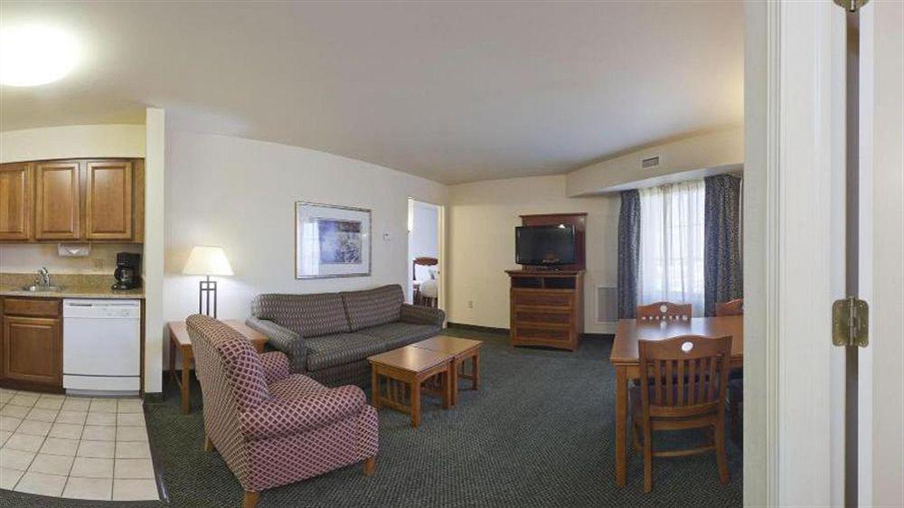 Staybridge Suites Madison - East, An Ihg Hotel Extérieur photo